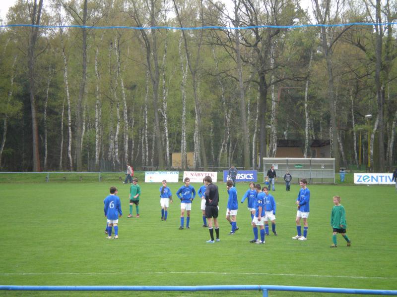 Žáci po vítězném zápase s Věteřovem 10-0 (19.4.2008)